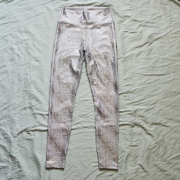 Peloton Pants - Peloton White And Silver Holographic Print Leggings, Size M
